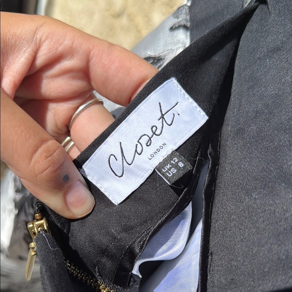 Chic Black and White Floral Midi Skirt - Picture 3 of 5